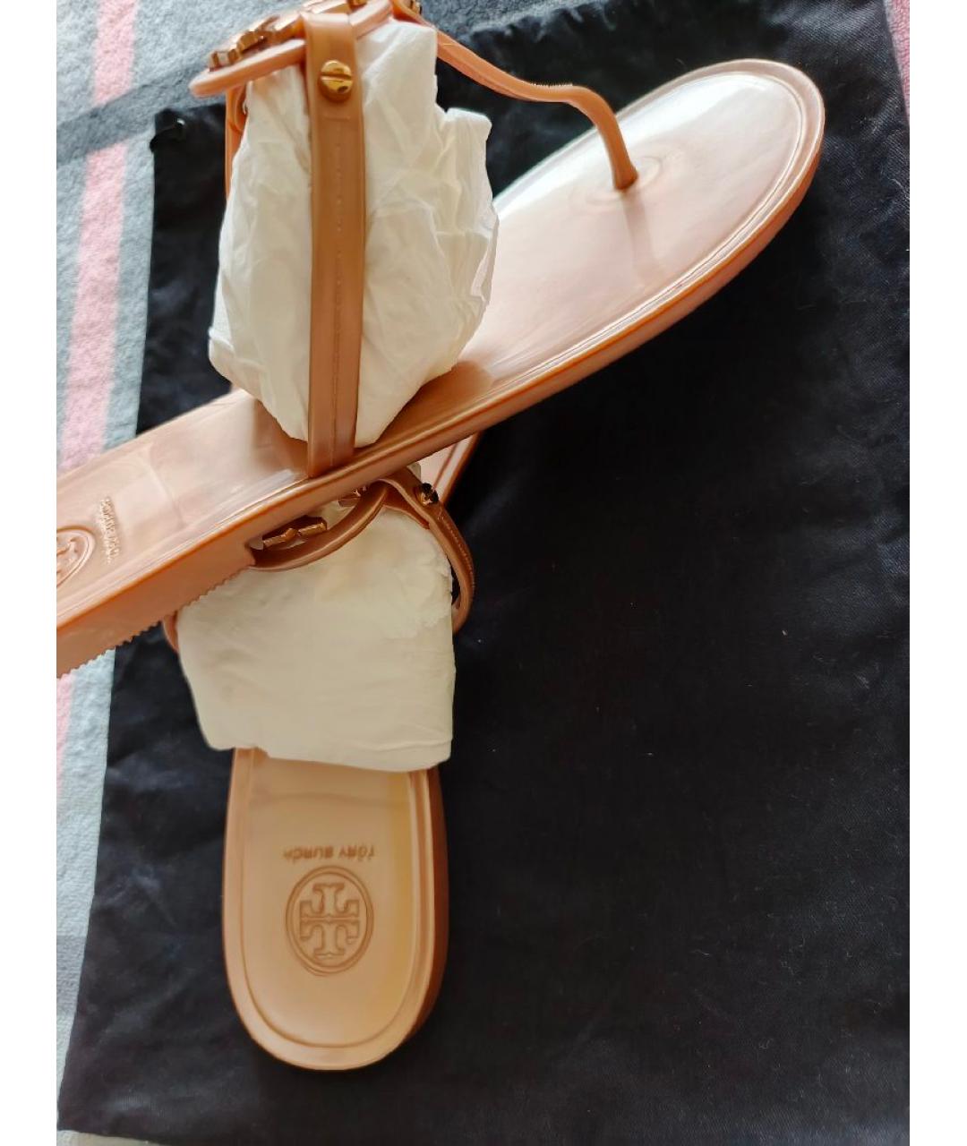 TORY BURCH Бежевые резиновые шлепанцы, фото 4