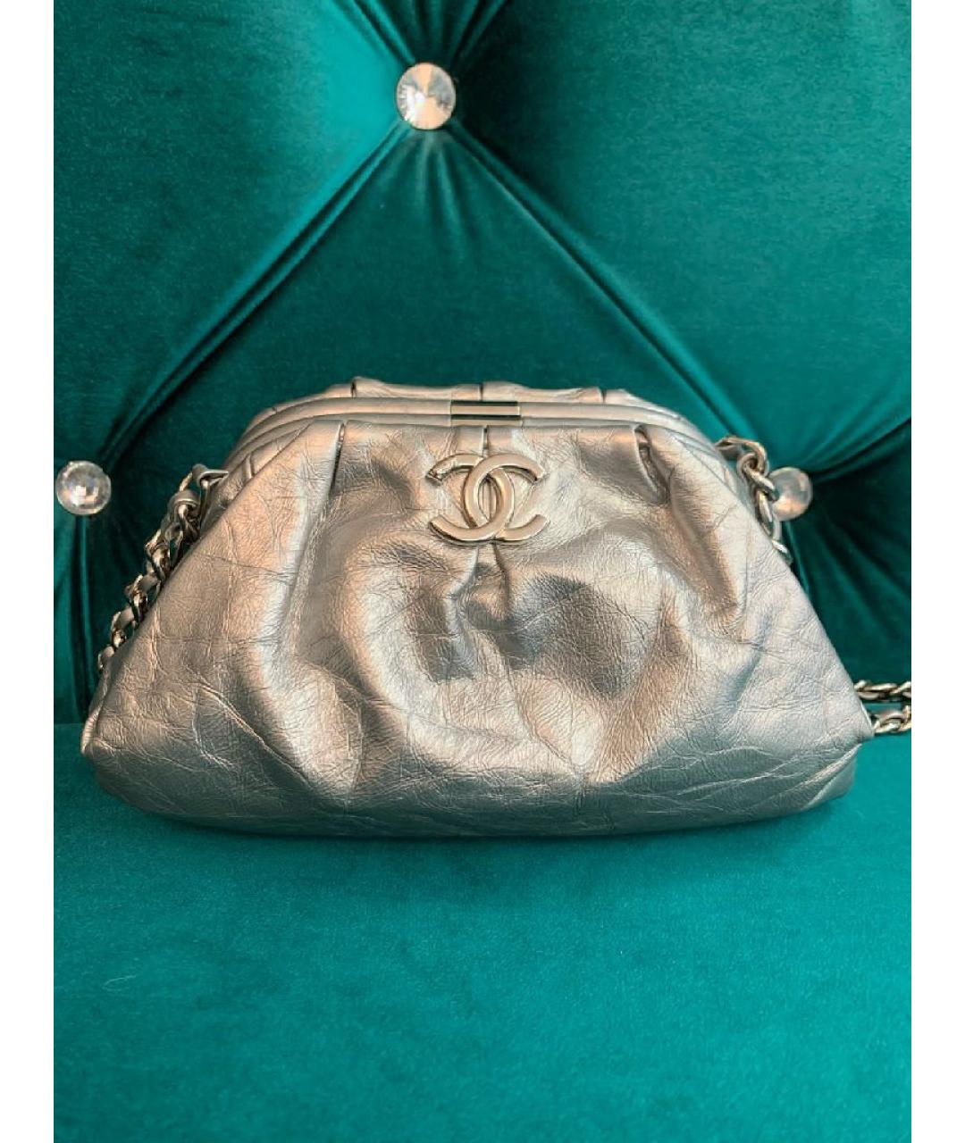 CHANEL Серебряная кожаная сумка через плечо, фото 2