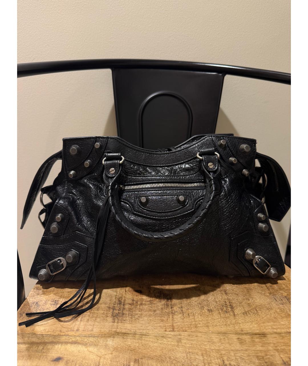 BALENCIAGA Черная сумка с короткими ручками из лакированной кожи, фото 6