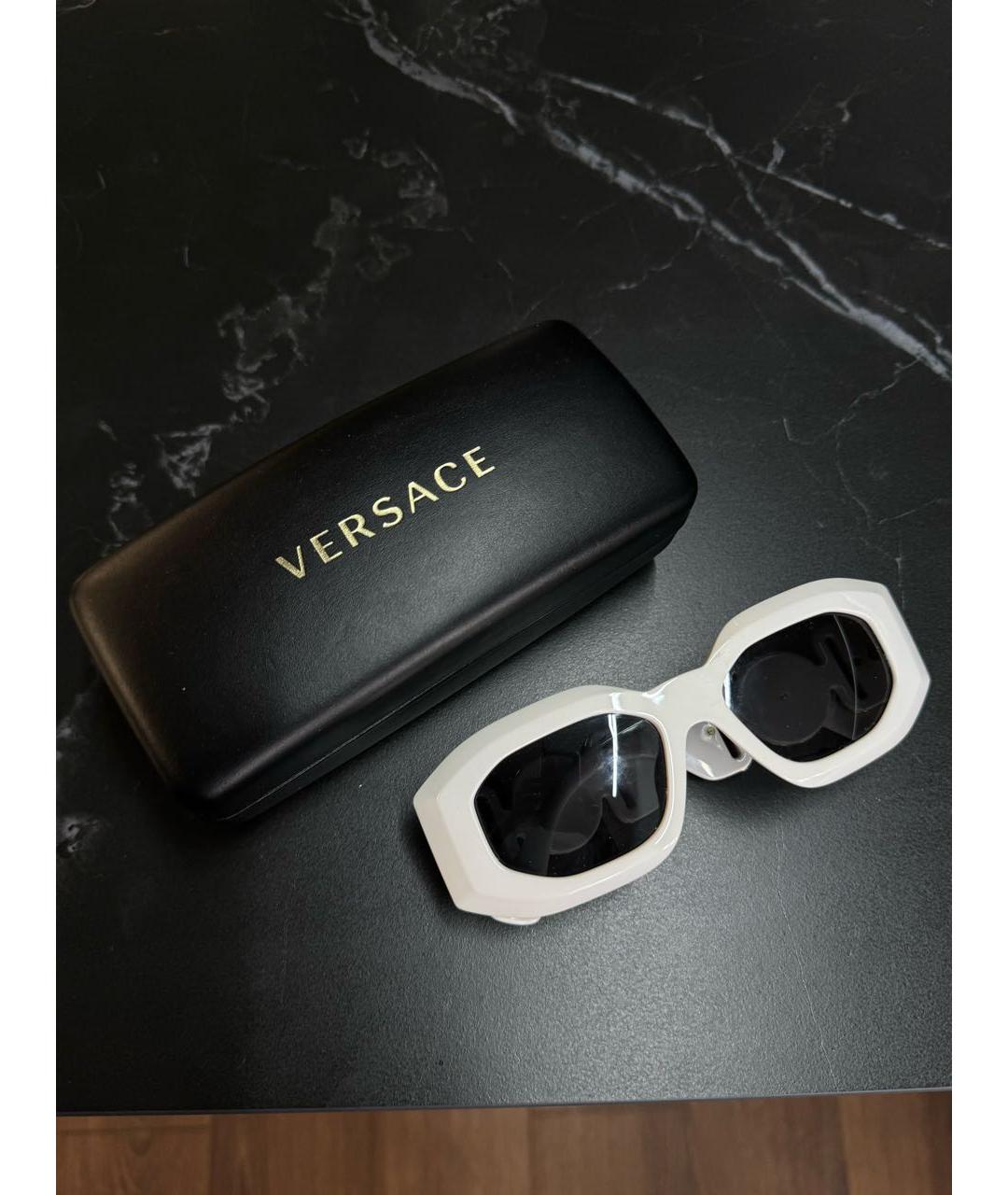 VERSACE Белые пластиковые солнцезащитные очки, фото 4