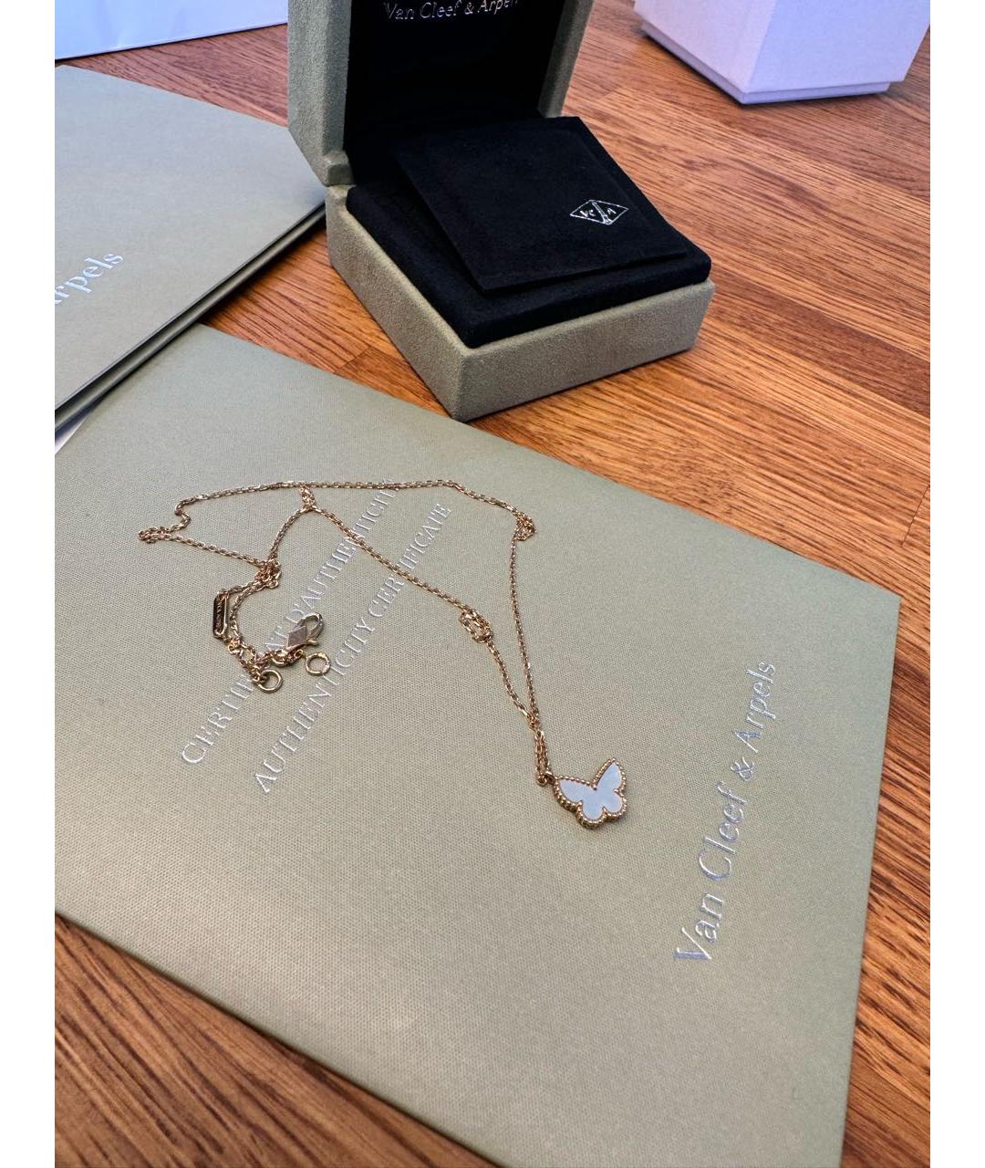VAN CLEEF & ARPELS Белая подвеска из желтого золота, фото 3