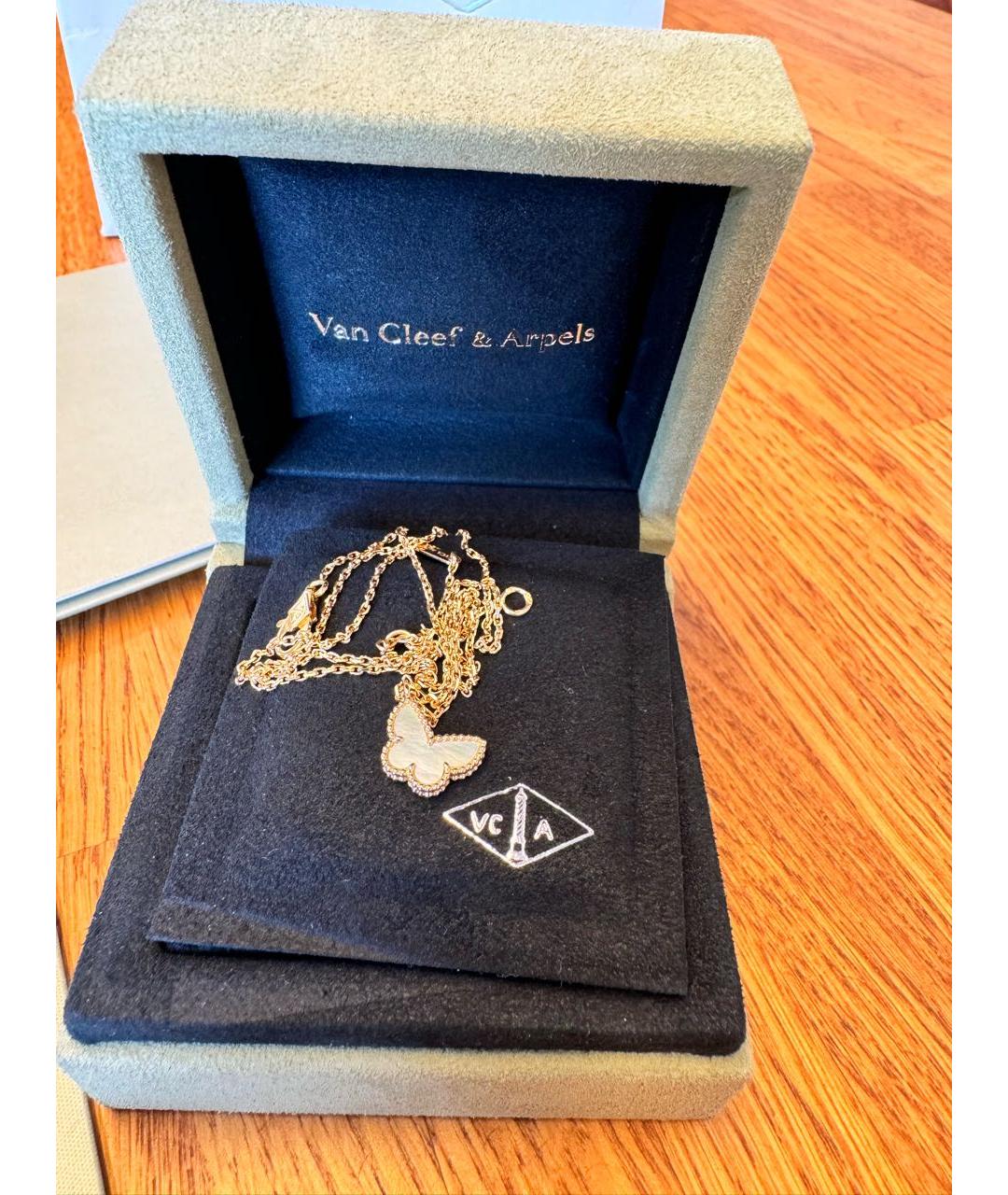 VAN CLEEF & ARPELS Белая подвеска из желтого золота, фото 5
