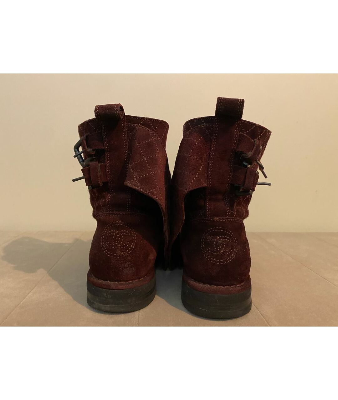 CHANEL PRE-OWNED Бордовые замшевые ботинки, фото 4
