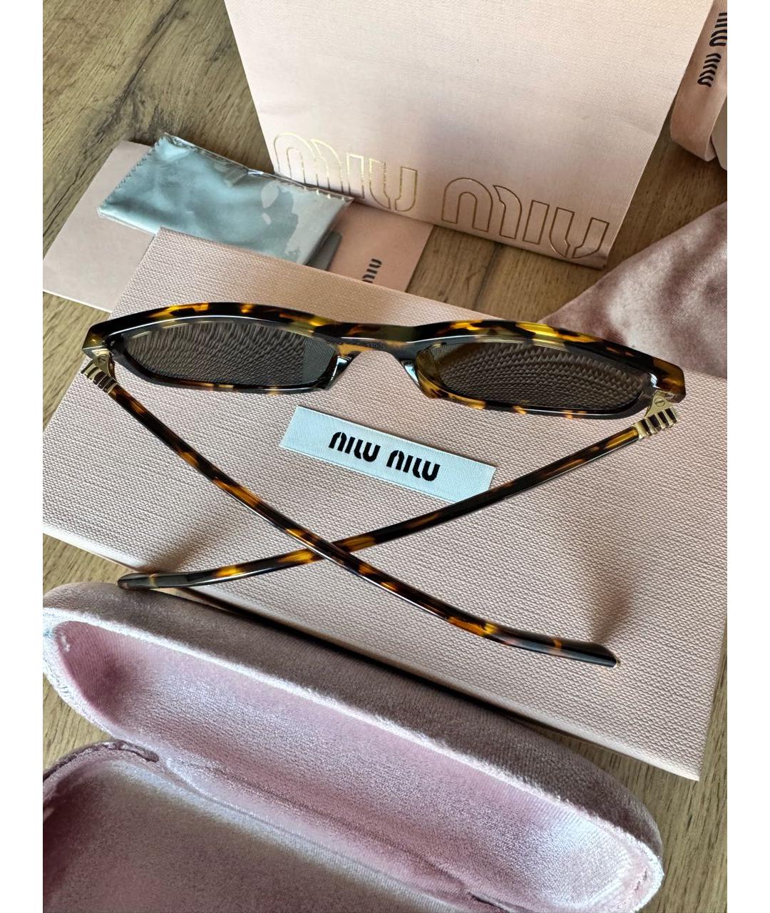 MIU MIU Коричневые пластиковые солнцезащитные очки, фото 2