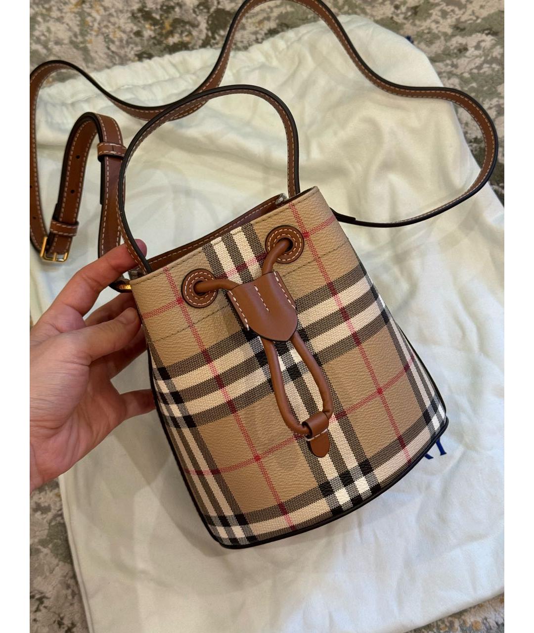 BURBERRY Бежевая кожаная сумка с короткими ручками, фото 2