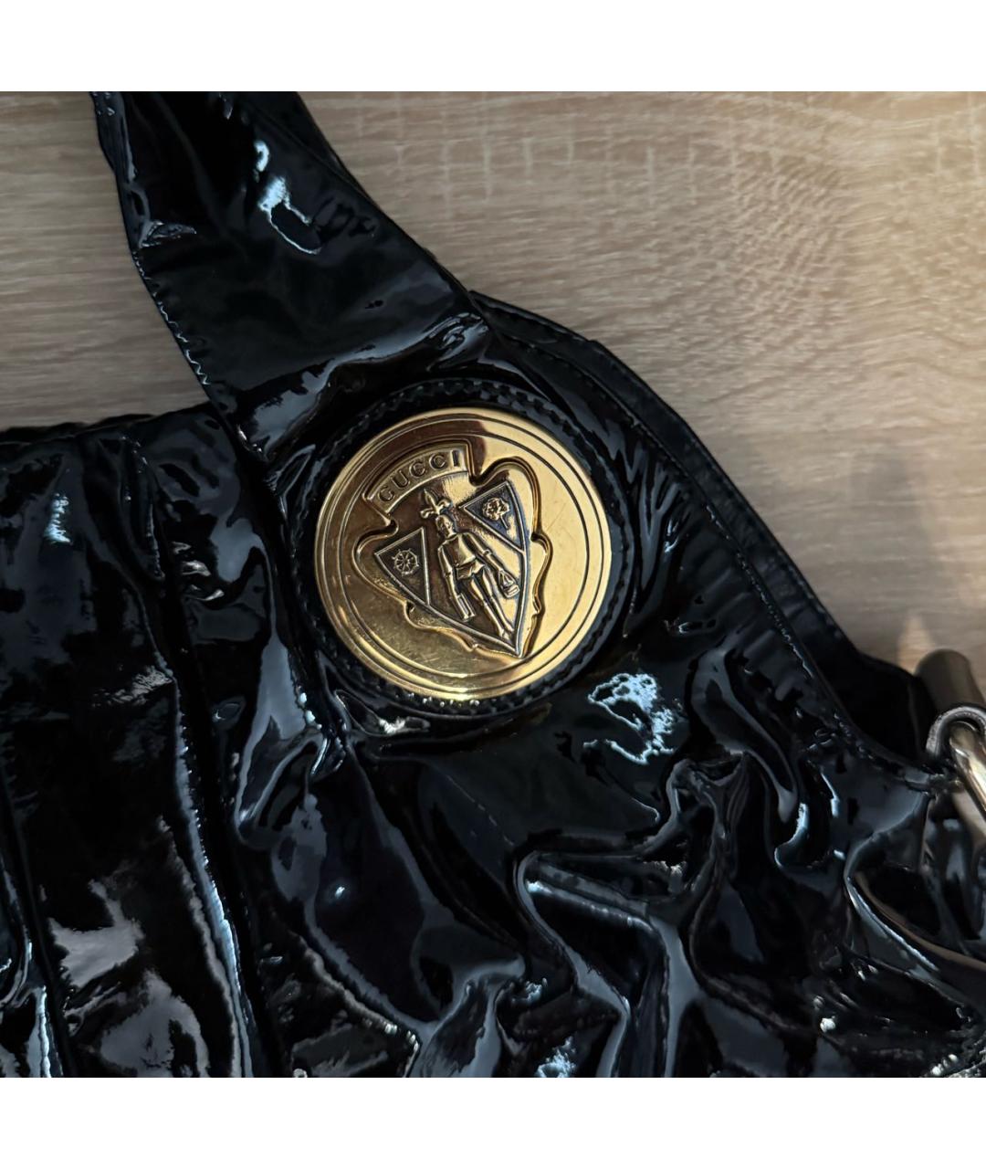 GUCCI Черная сумка с короткими ручками из лакированной кожи, фото 5