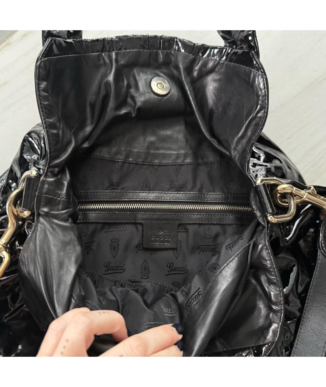 GUCCI Черная сумка с короткими ручками из лакированной кожи, фото 4