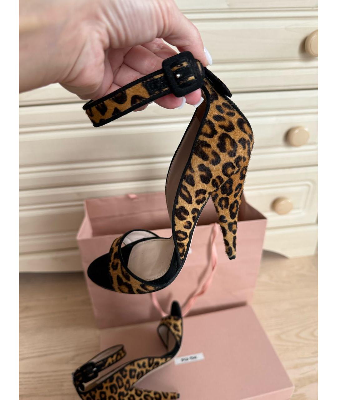 MIU MIU Коричневые кожаные босоножки, фото 5