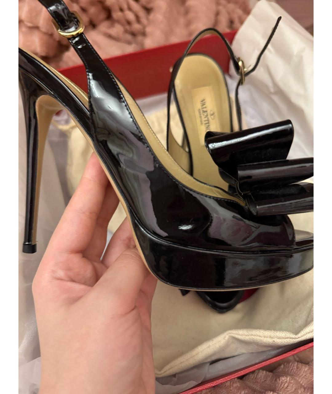 VALENTINO Черные босоножки из лакированной кожи, фото 6