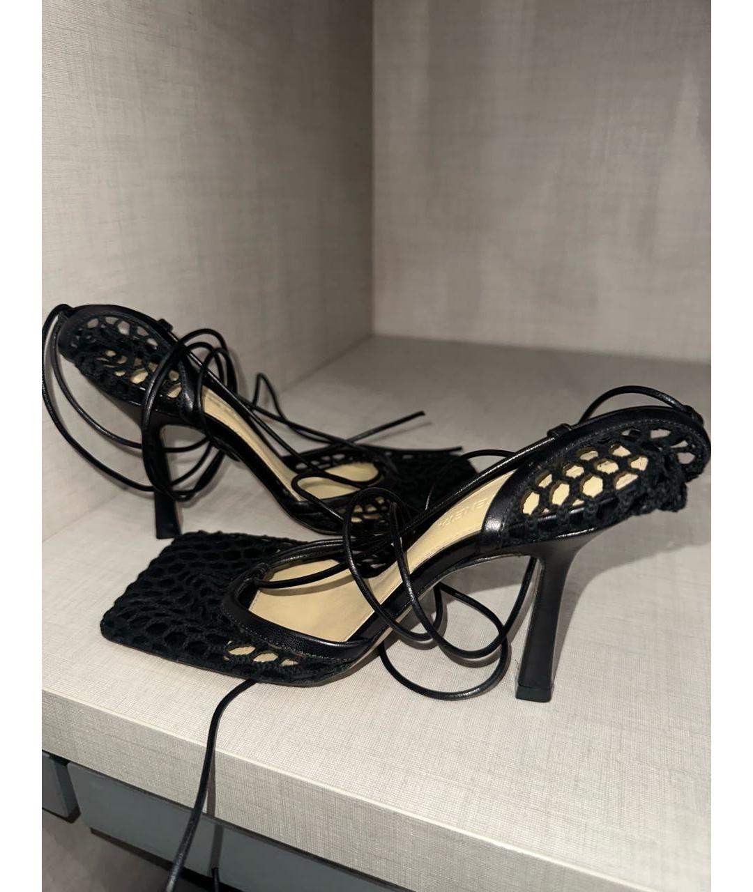 BOTTEGA VENETA Черные текстильные босоножки, фото 5