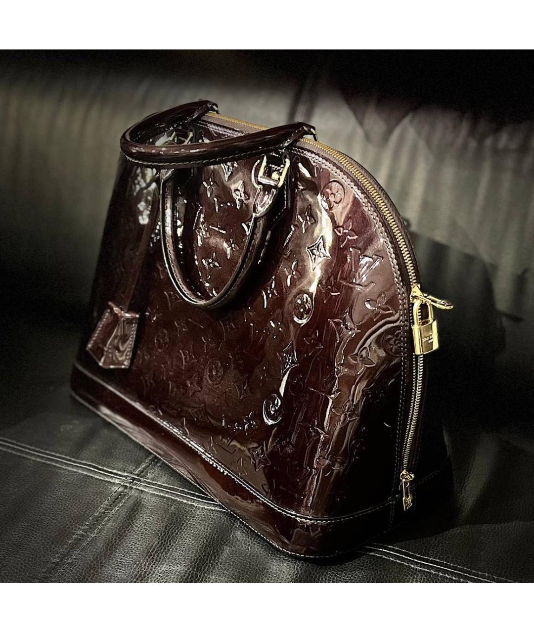 LOUIS VUITTON Бордовая сумка с короткими ручками из лакированной кожи, фото 6