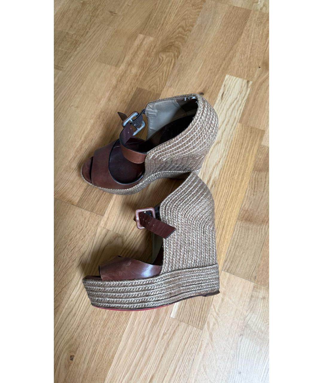 CHRISTIAN LOUBOUTIN Коричневые кожаные босоножки, фото 2