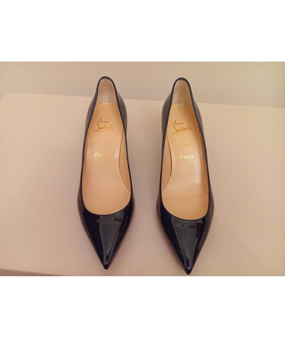 CHRISTIAN LOUBOUTIN Черные лодочки на низком каблуке из лакированной кожи, фото 4