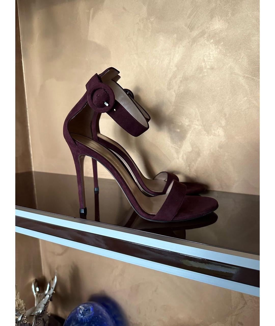 GIANVITO ROSSI Бордовые босоножки, фото 2