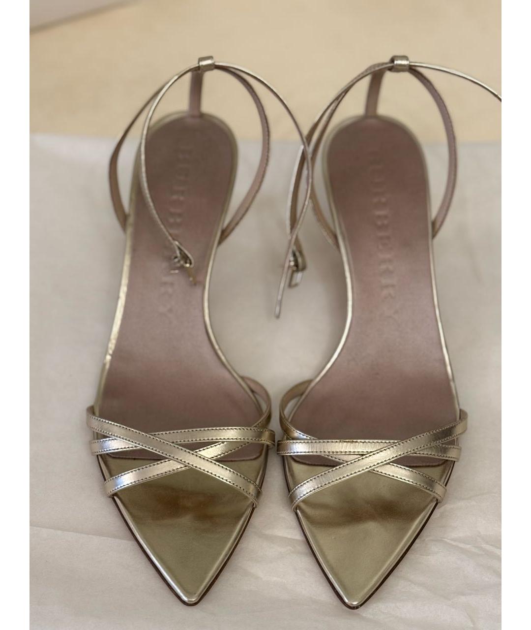 BURBERRY Золотые кожаные босоножки, фото 2
