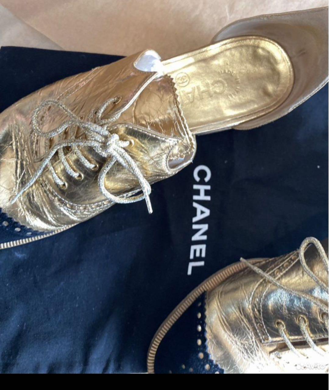 CHANEL Золотые кожаные туфли, фото 5
