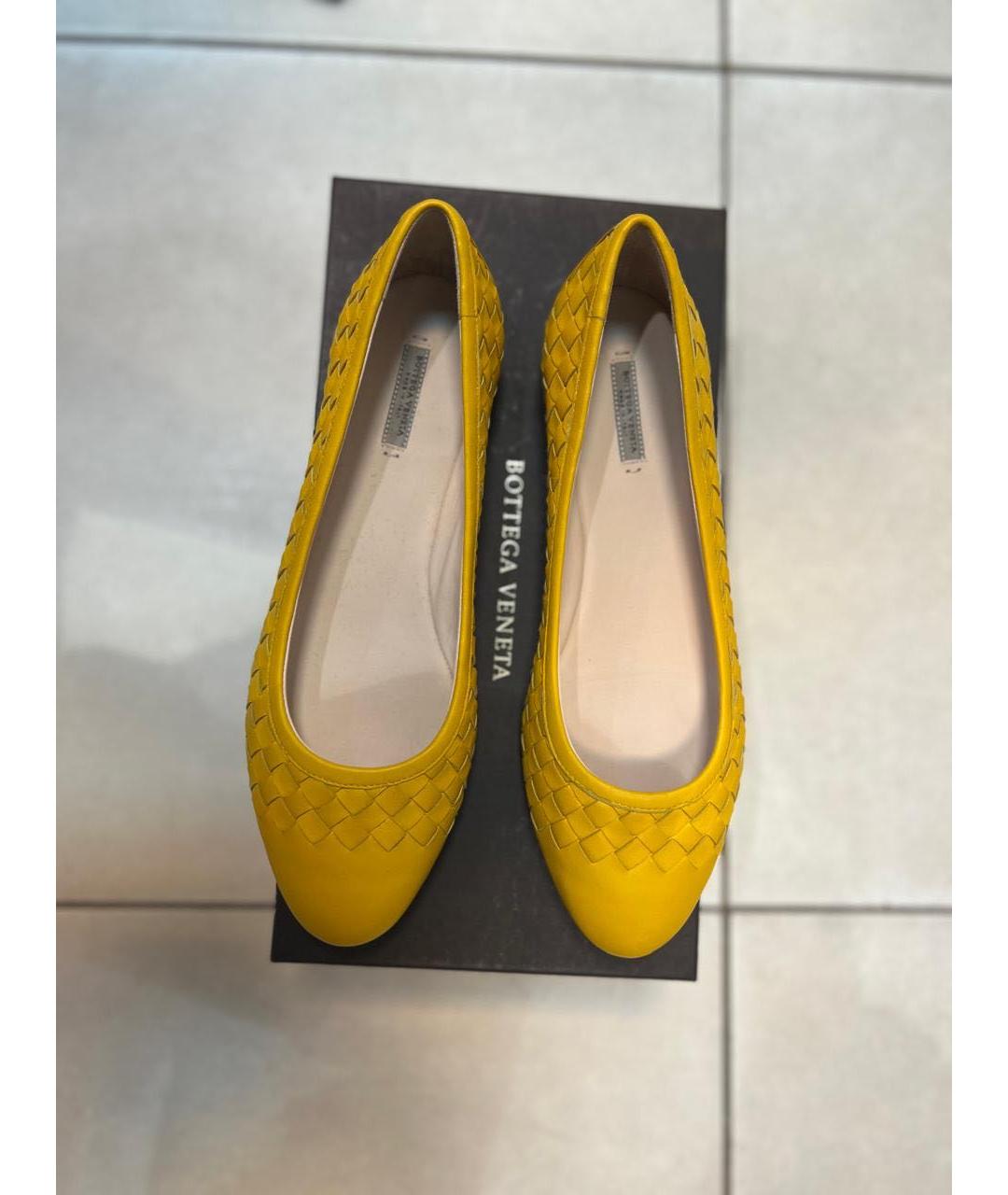 BOTTEGA VENETA Желтые кожаные балетки, фото 2