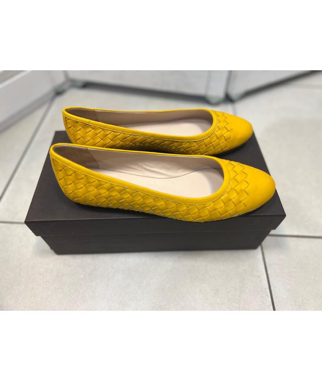 BOTTEGA VENETA Желтые кожаные балетки, фото 6