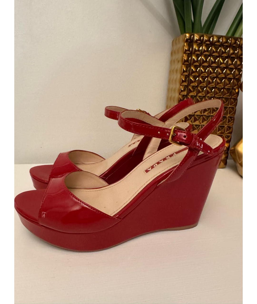 PRADA Красные босоножки из лакированной кожи, фото 6