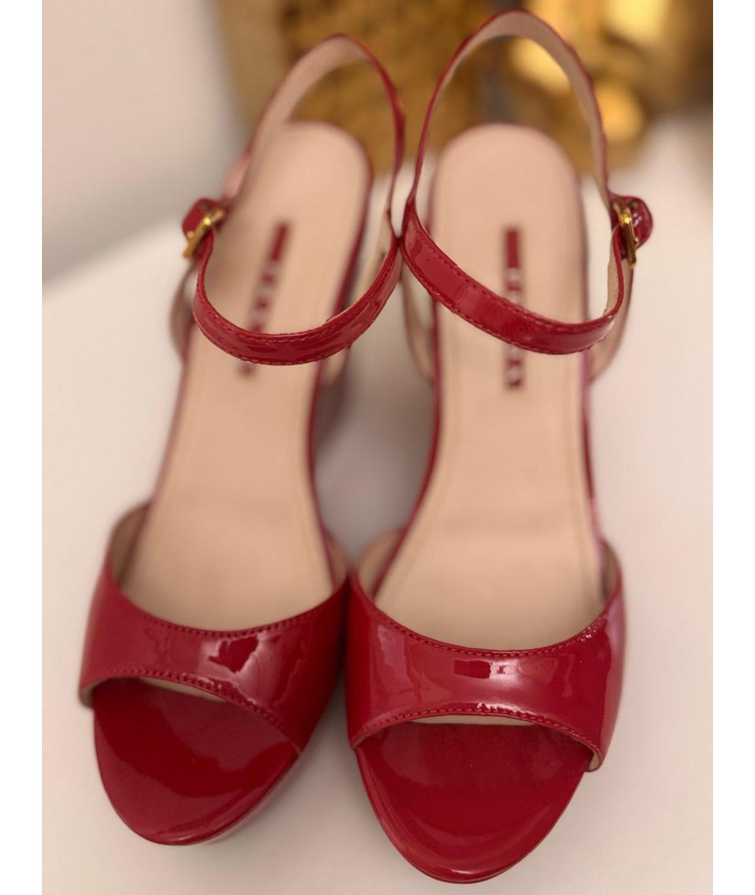 PRADA Красные босоножки из лакированной кожи, фото 2