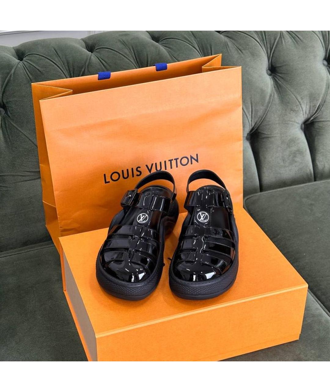 LOUIS VUITTON Черные сандалии из лакированной кожи, фото 7