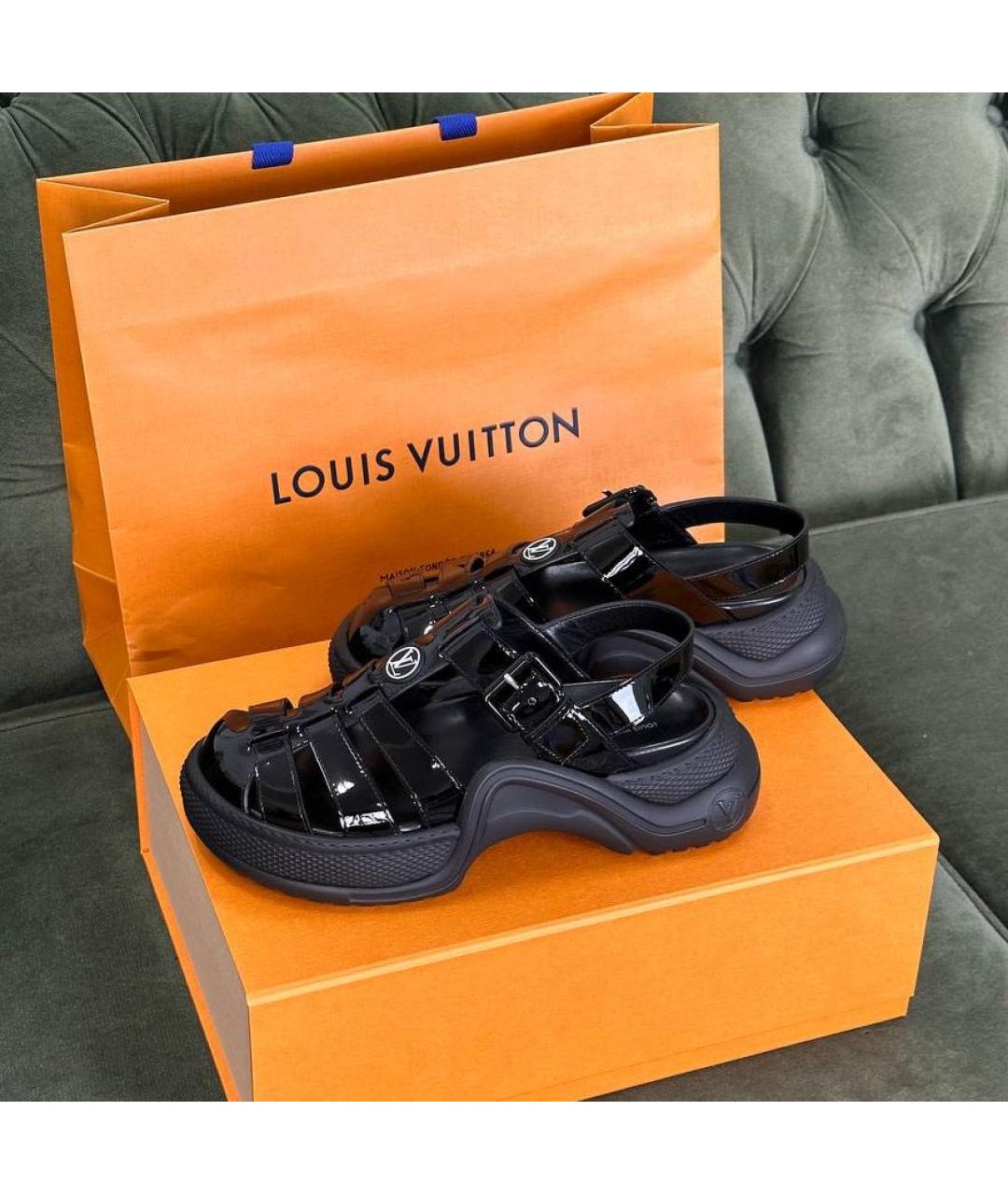 LOUIS VUITTON Черные сандалии из лакированной кожи, фото 2