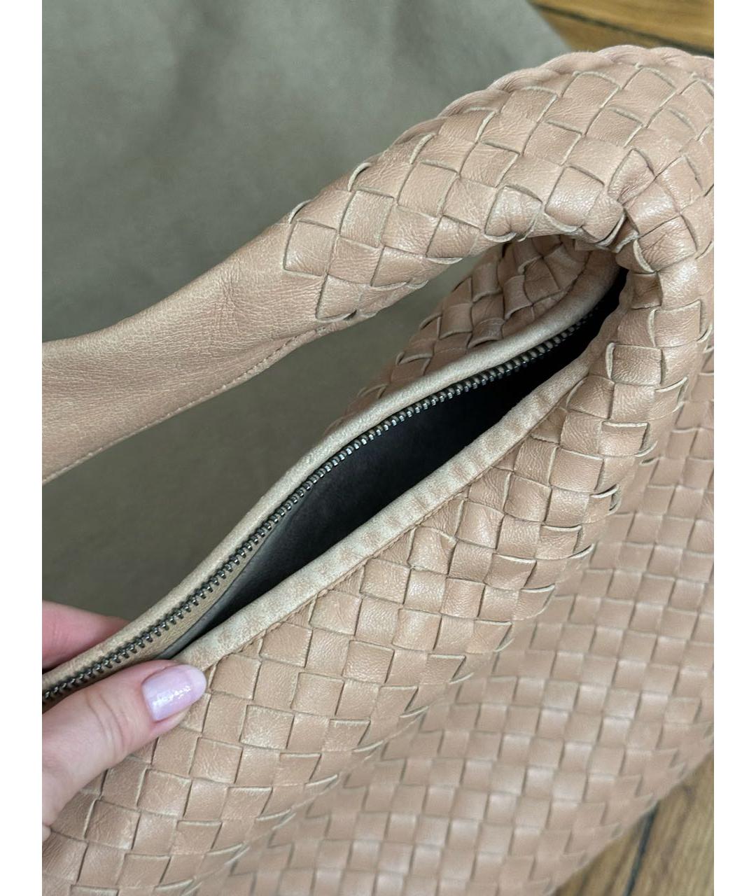 BOTTEGA VENETA Бежевая кожаная сумка с короткими ручками, фото 3