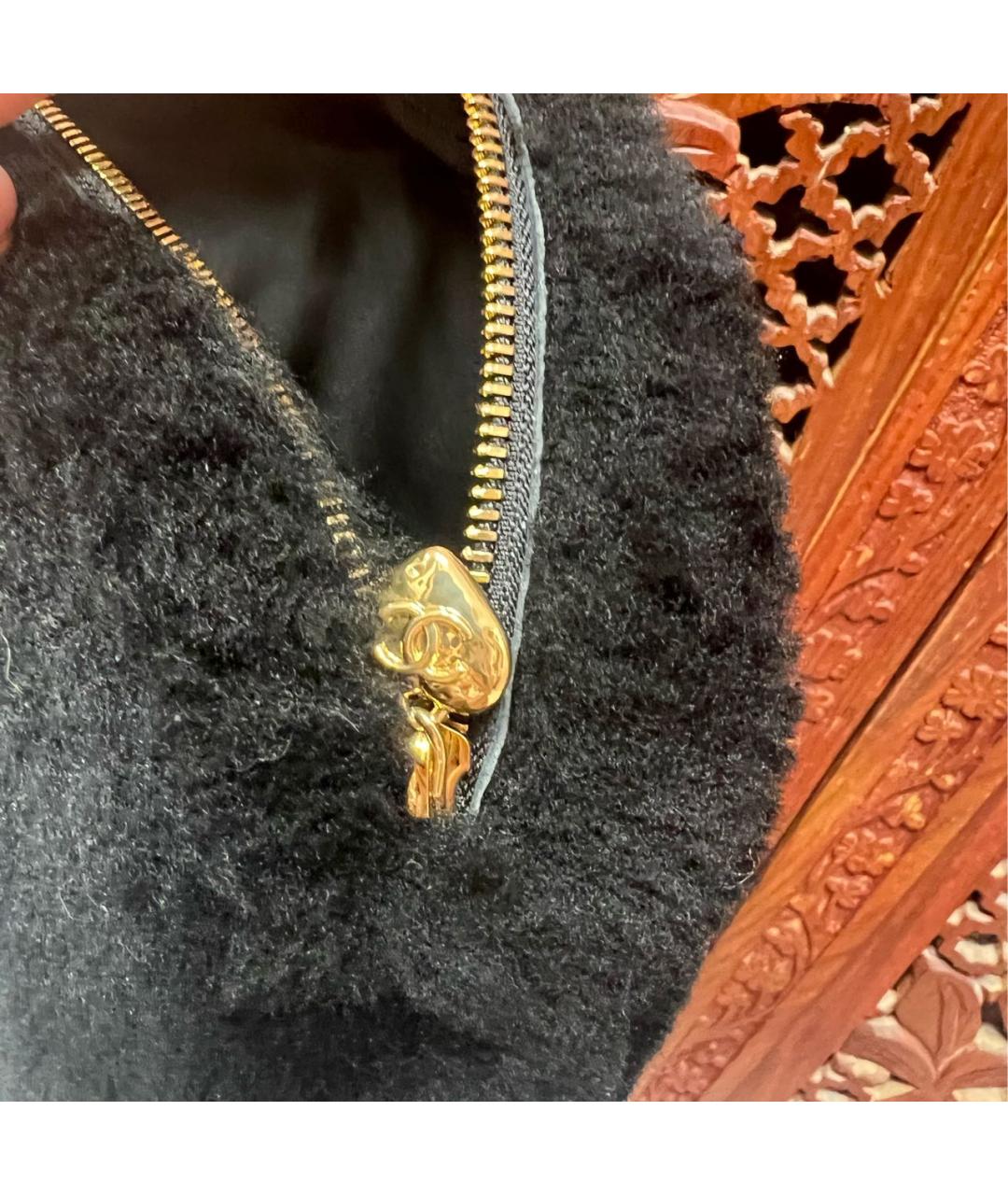 CHANEL Черная меховая дорожная/спортивная сумка, фото 4