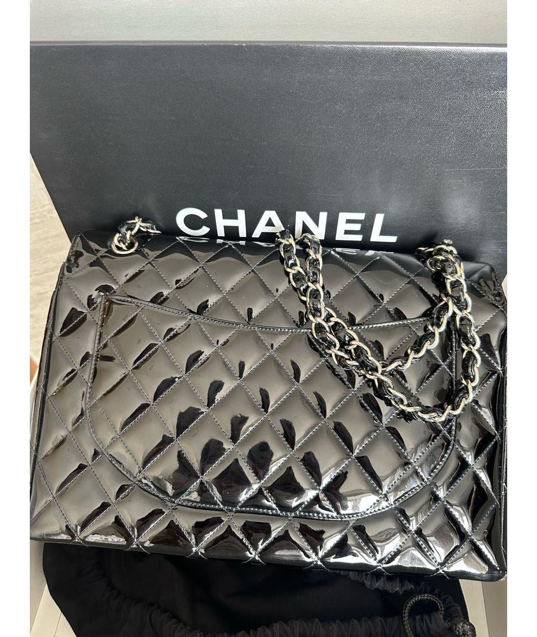 CHANEL Черная сумка через плечо из лакированной кожи, фото 3