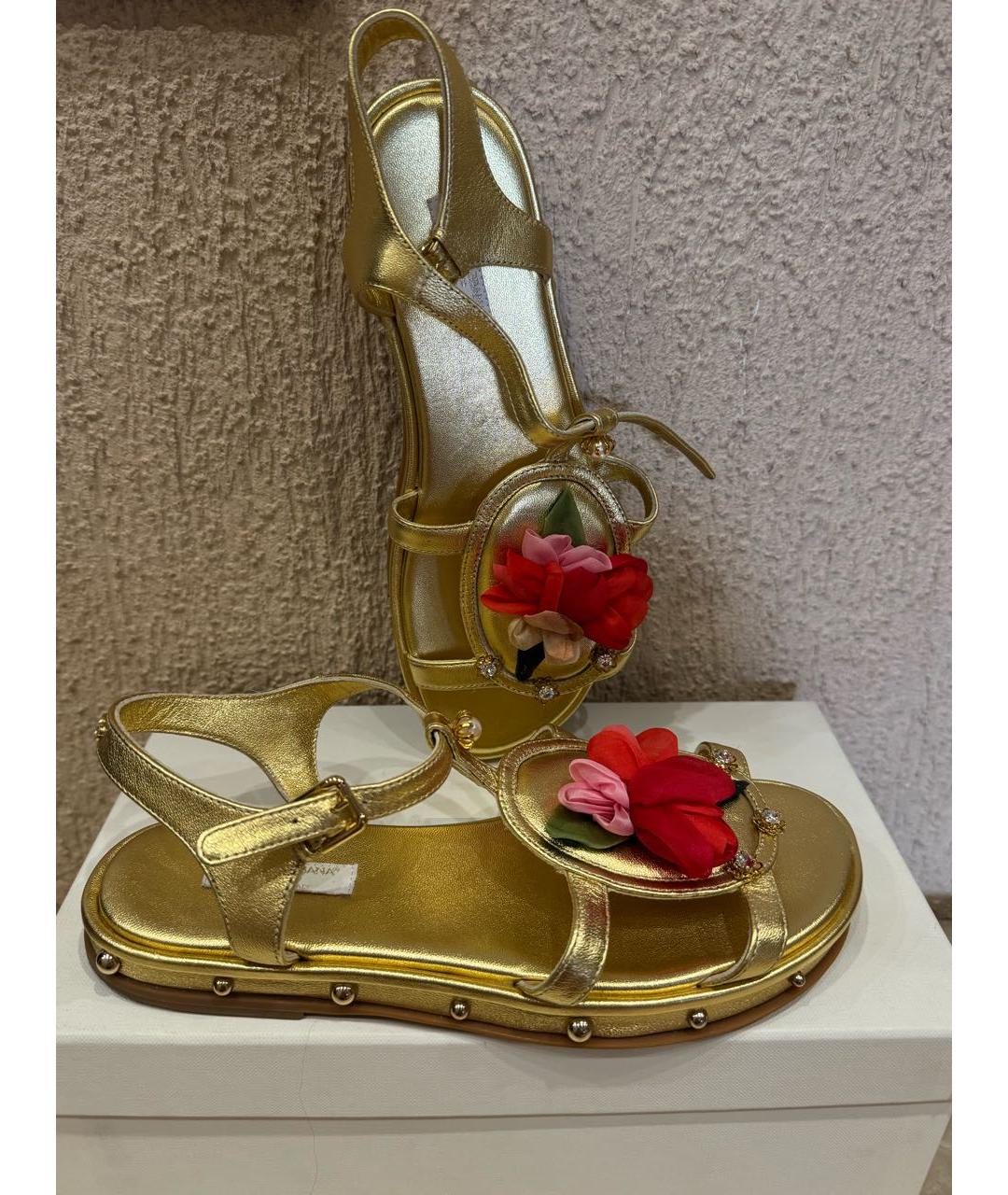 DOLCE&GABBANA Золотые кожаные сандалии и шлепанцы, фото 3
