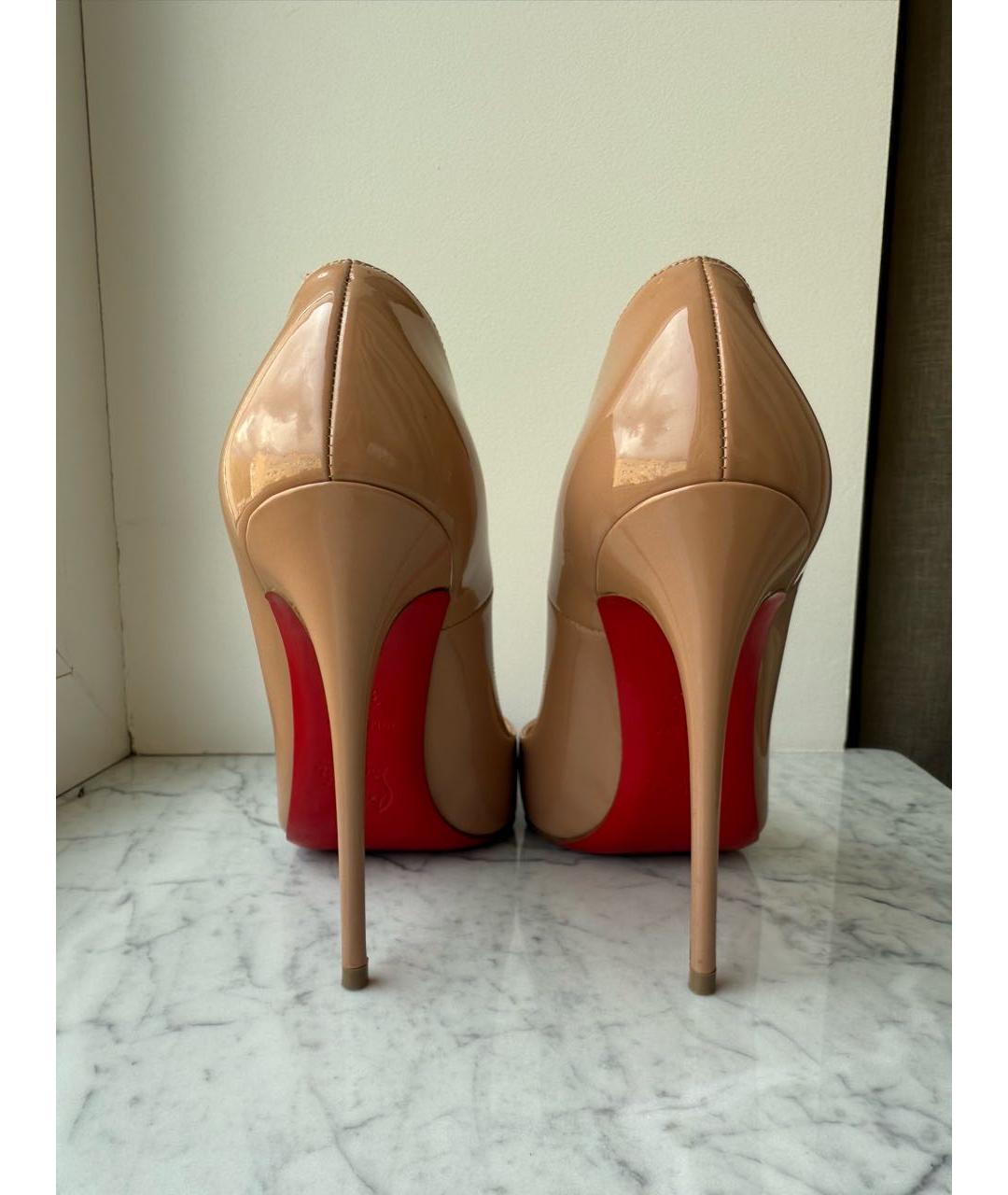 CHRISTIAN LOUBOUTIN Бежевые туфли из лакированной кожи, фото 4
