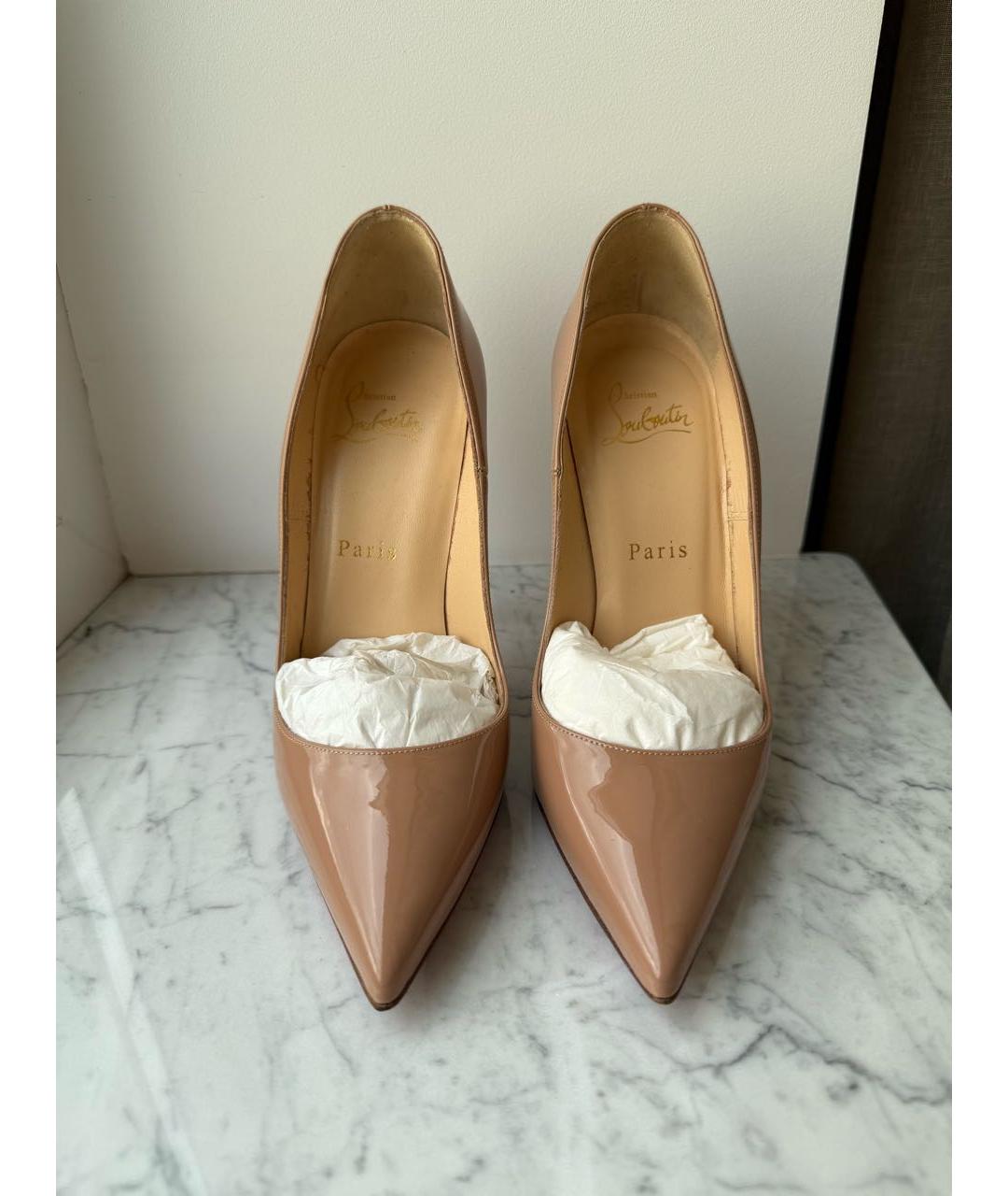 CHRISTIAN LOUBOUTIN Бежевые туфли из лакированной кожи, фото 2
