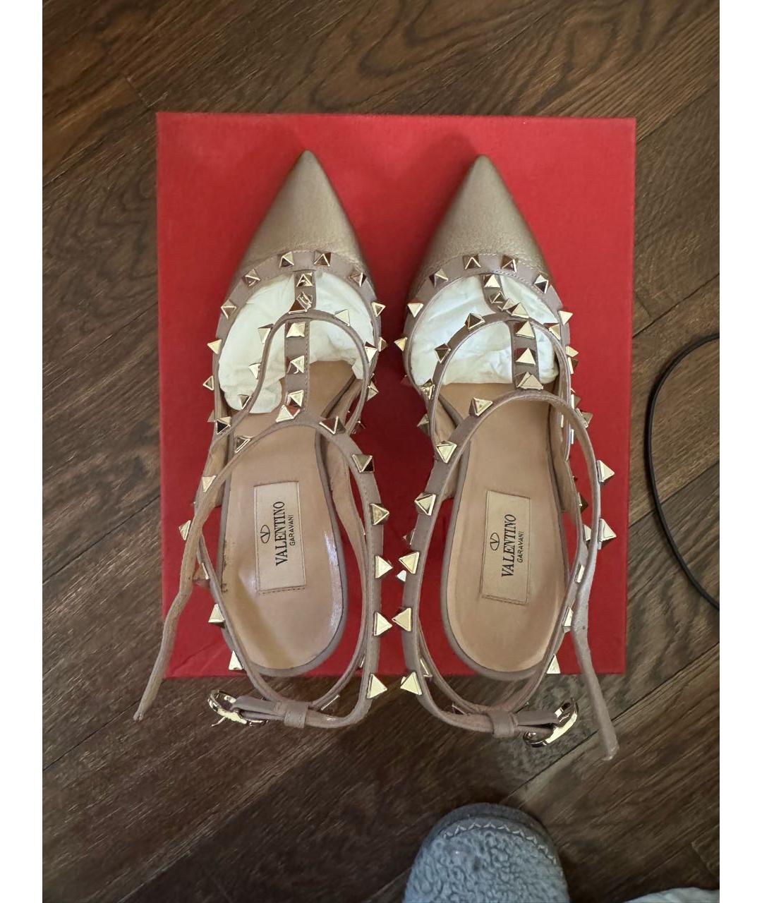 VALENTINO Золотые кожаные туфли, фото 3
