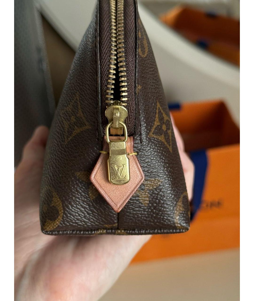 LOUIS VUITTON Коричневая кожаная косметичка, фото 5