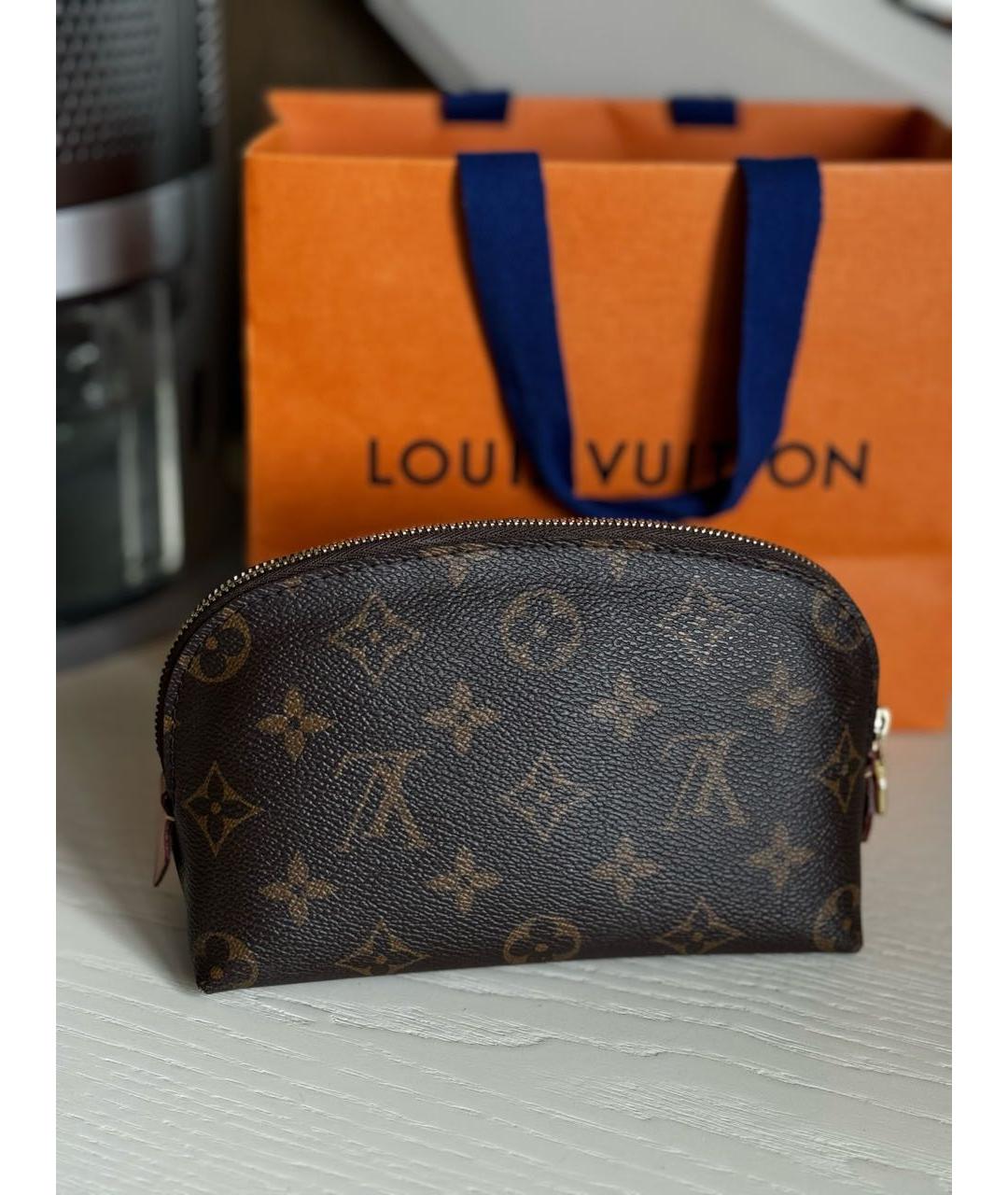 LOUIS VUITTON Коричневая кожаная косметичка, фото 3