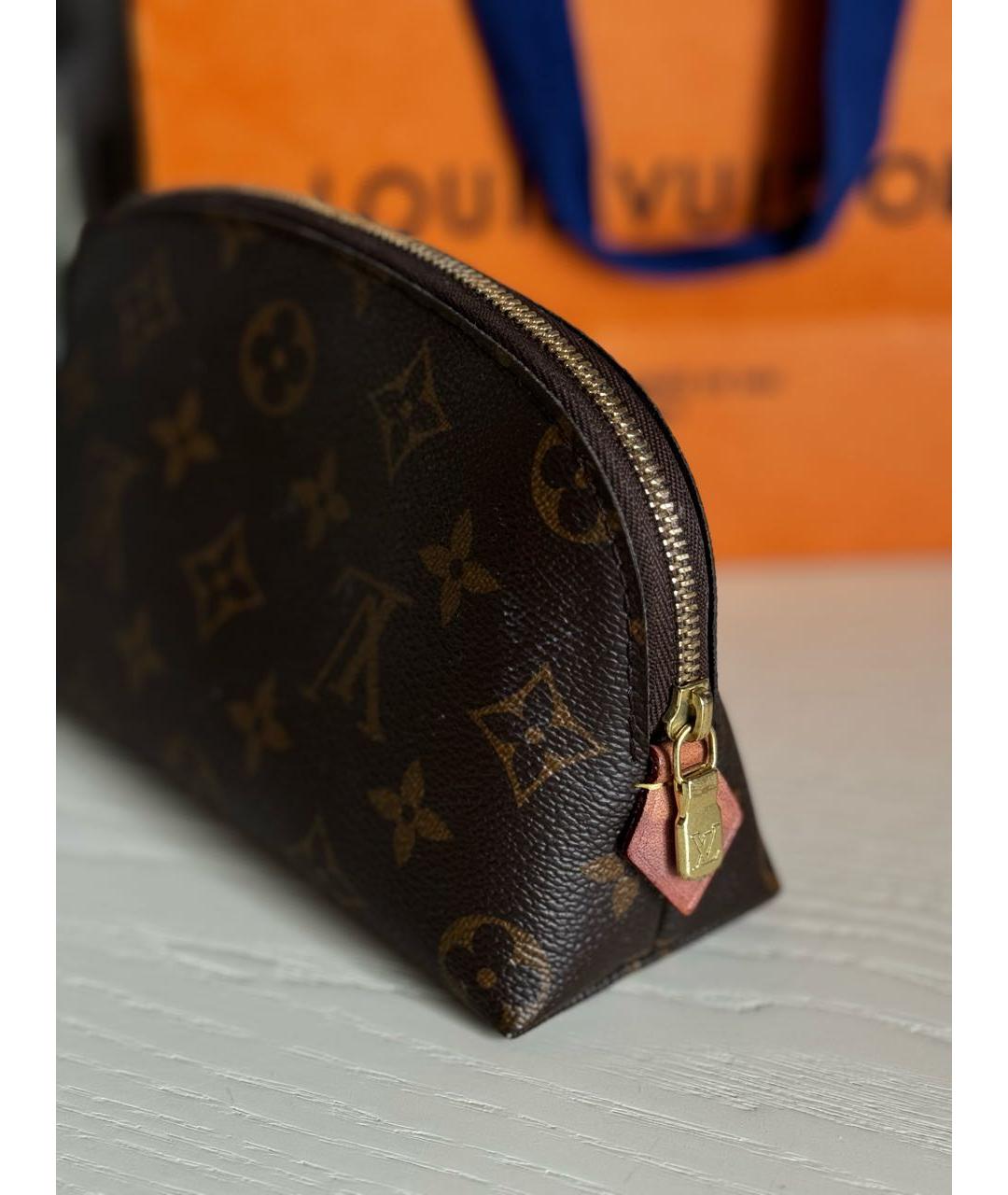 LOUIS VUITTON Коричневая кожаная косметичка, фото 4