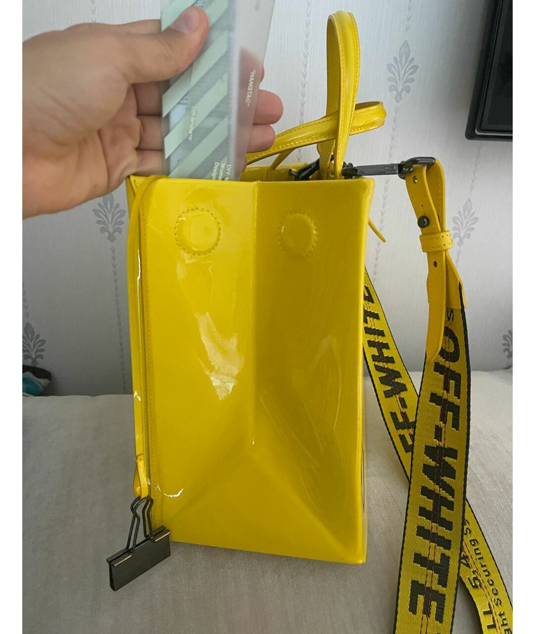 OFF-WHITE Желтая сумка тоут из лакированной кожи, фото 4