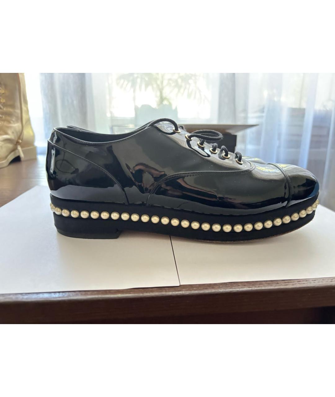 CHANEL Черные брогги и оксфорды из лакированной кожи, фото 4