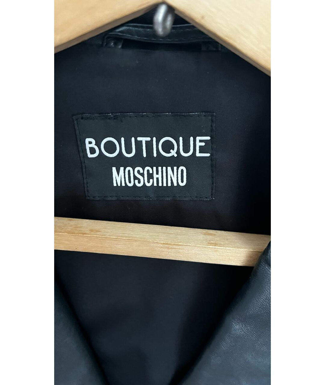 BOUTIQUE MOSCHINO Черная кожаная куртка, фото 4