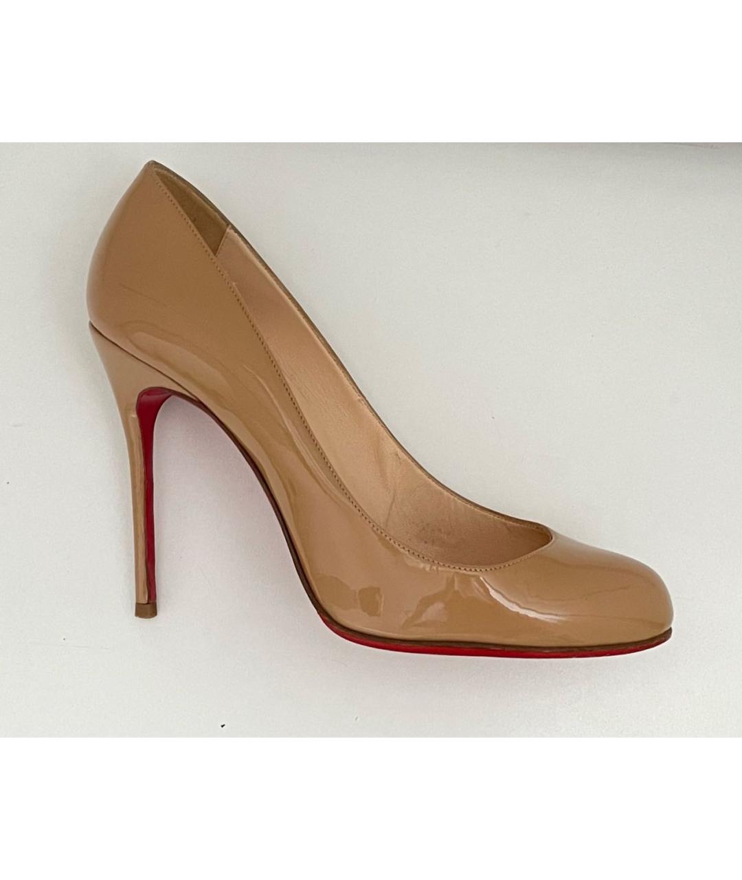 CHRISTIAN LOUBOUTIN Бежевые туфли из лакированной кожи, фото 8