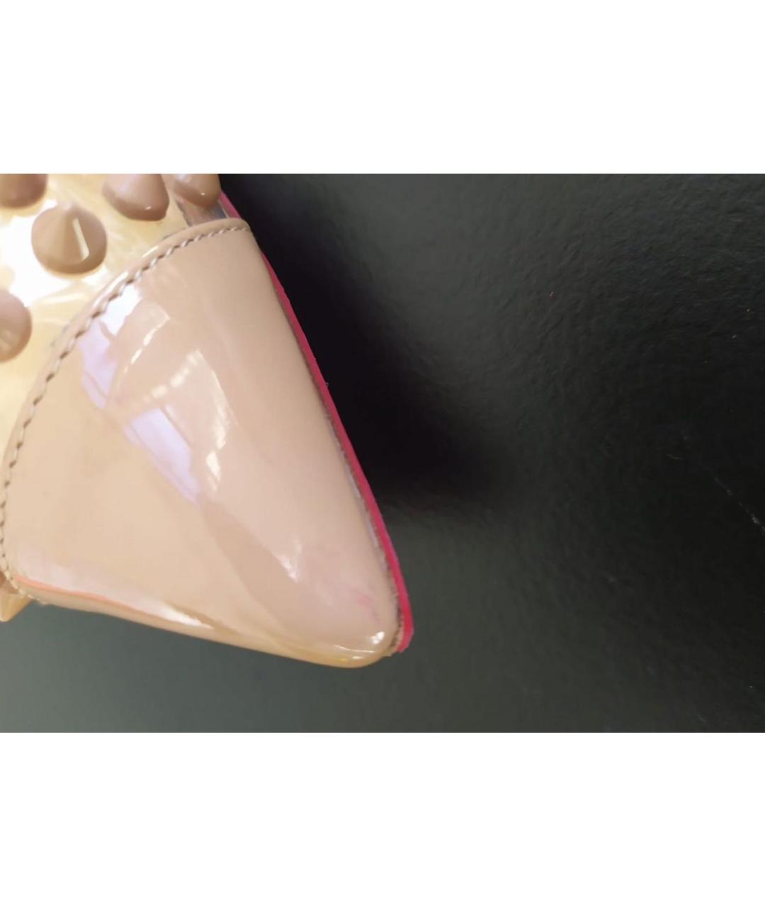 CHRISTIAN LOUBOUTIN Бежевые туфли из лакированной кожи, фото 8