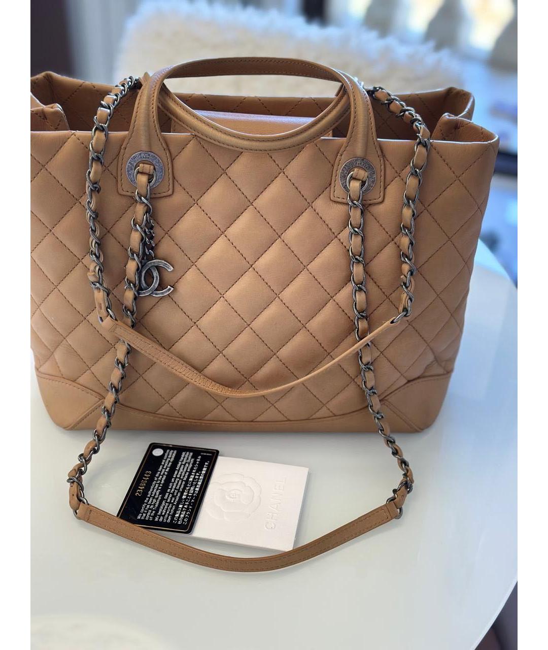 CHANEL Бежевая кожаная сумка с короткими ручками, фото 6