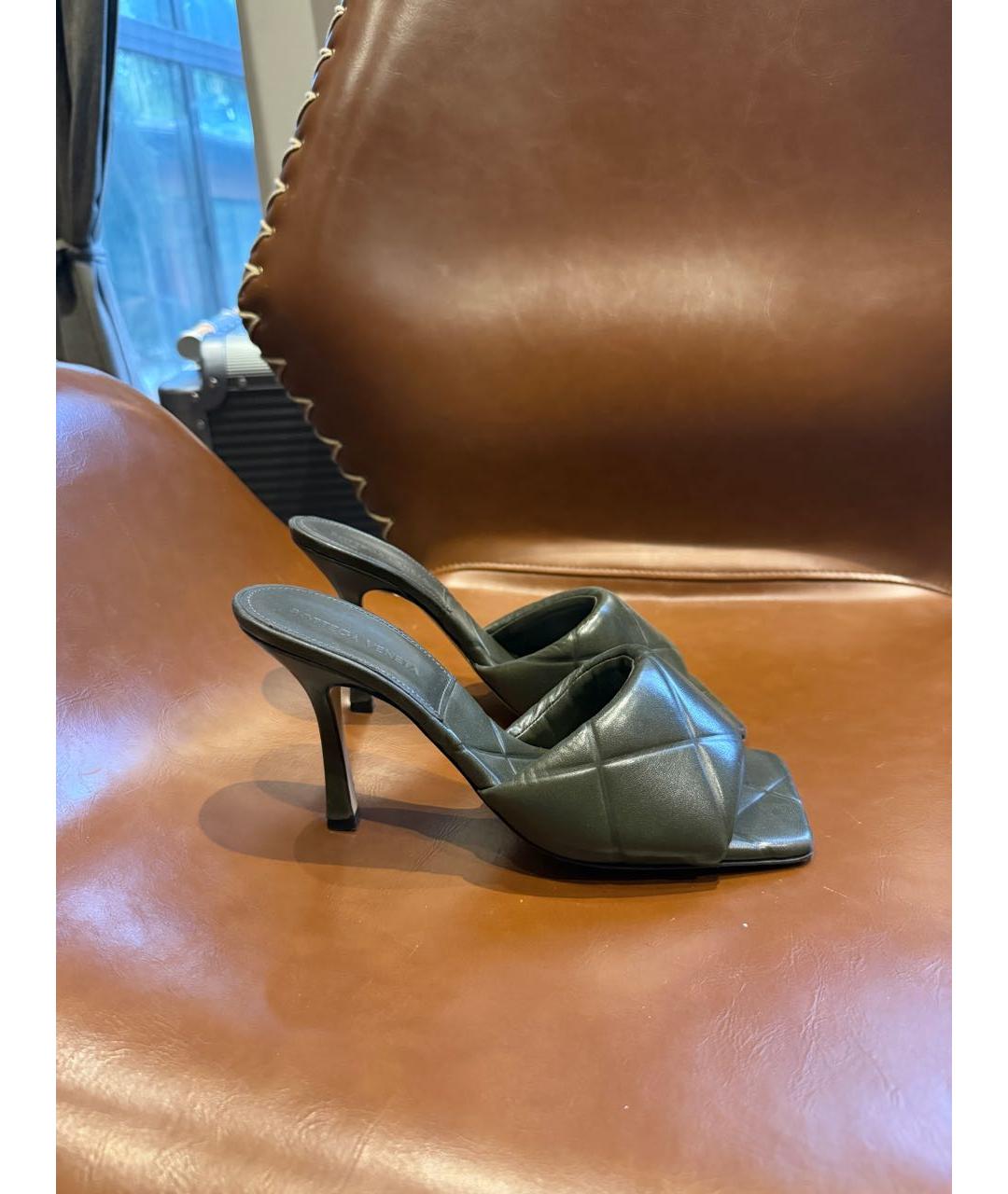 BOTTEGA VENETA Хаки кожаные мюли, фото 5