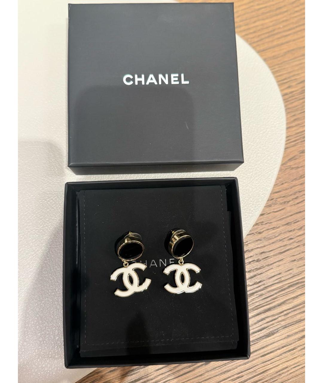CHANEL Белые металлические серьги, фото 3
