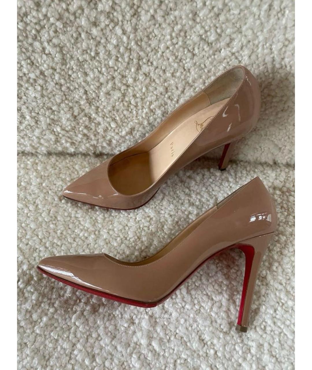 CHRISTIAN LOUBOUTIN Бежевые туфли из лакированной кожи, фото 2