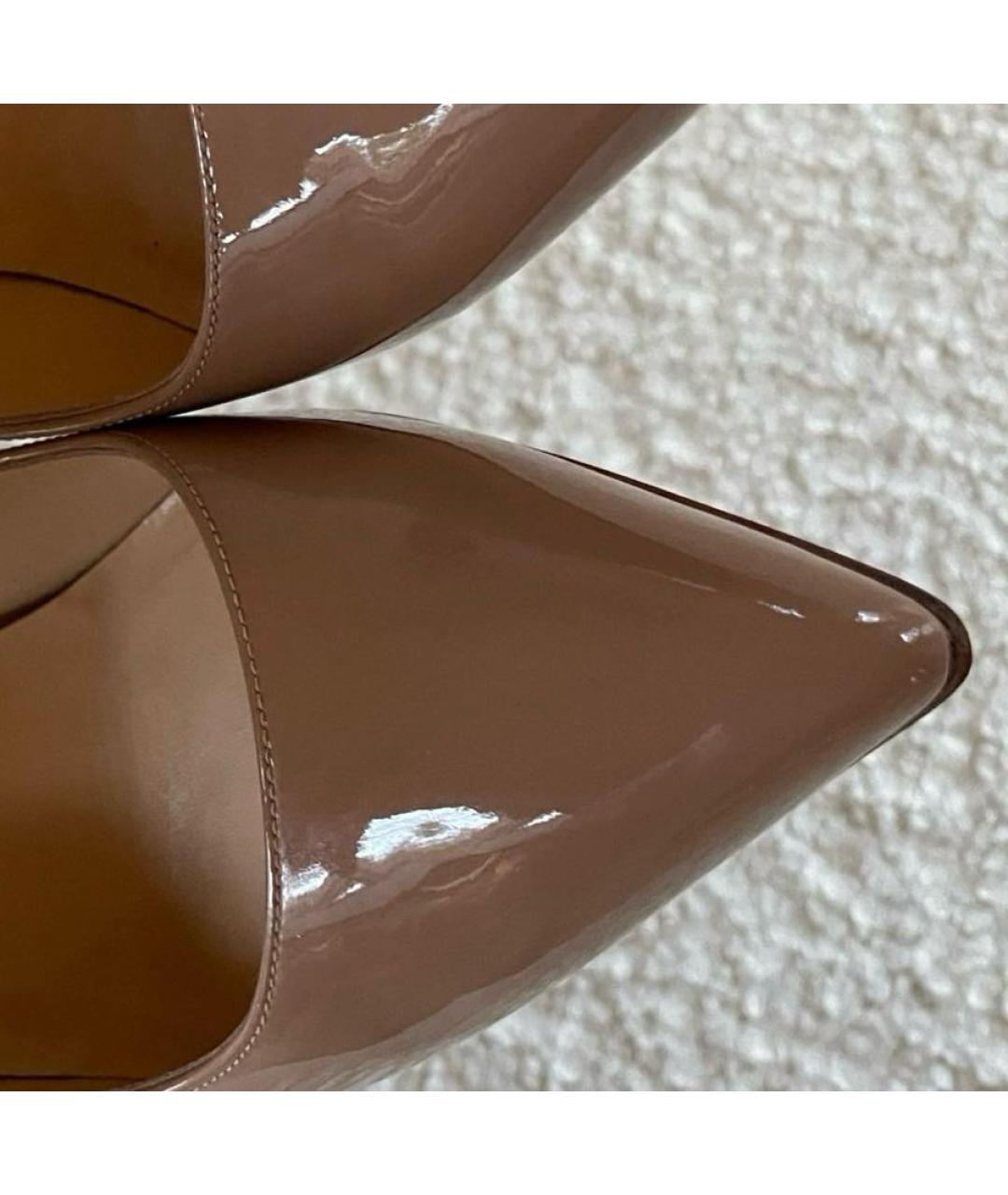 CHRISTIAN LOUBOUTIN Бежевые туфли из лакированной кожи, фото 3
