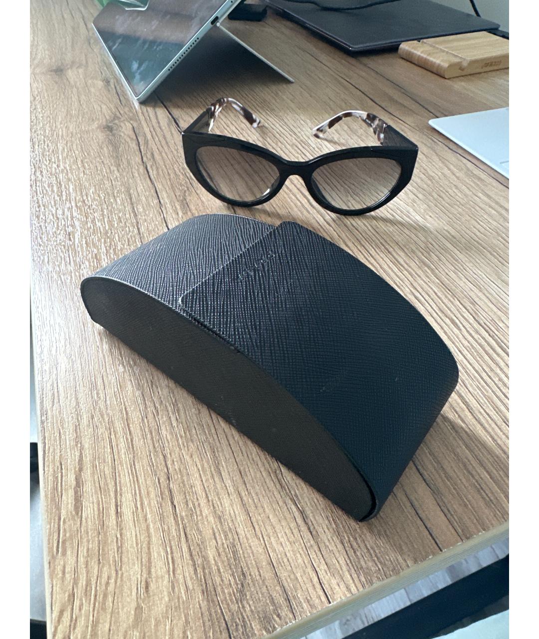 PRADA Черные пластиковые солнцезащитные очки, фото 4