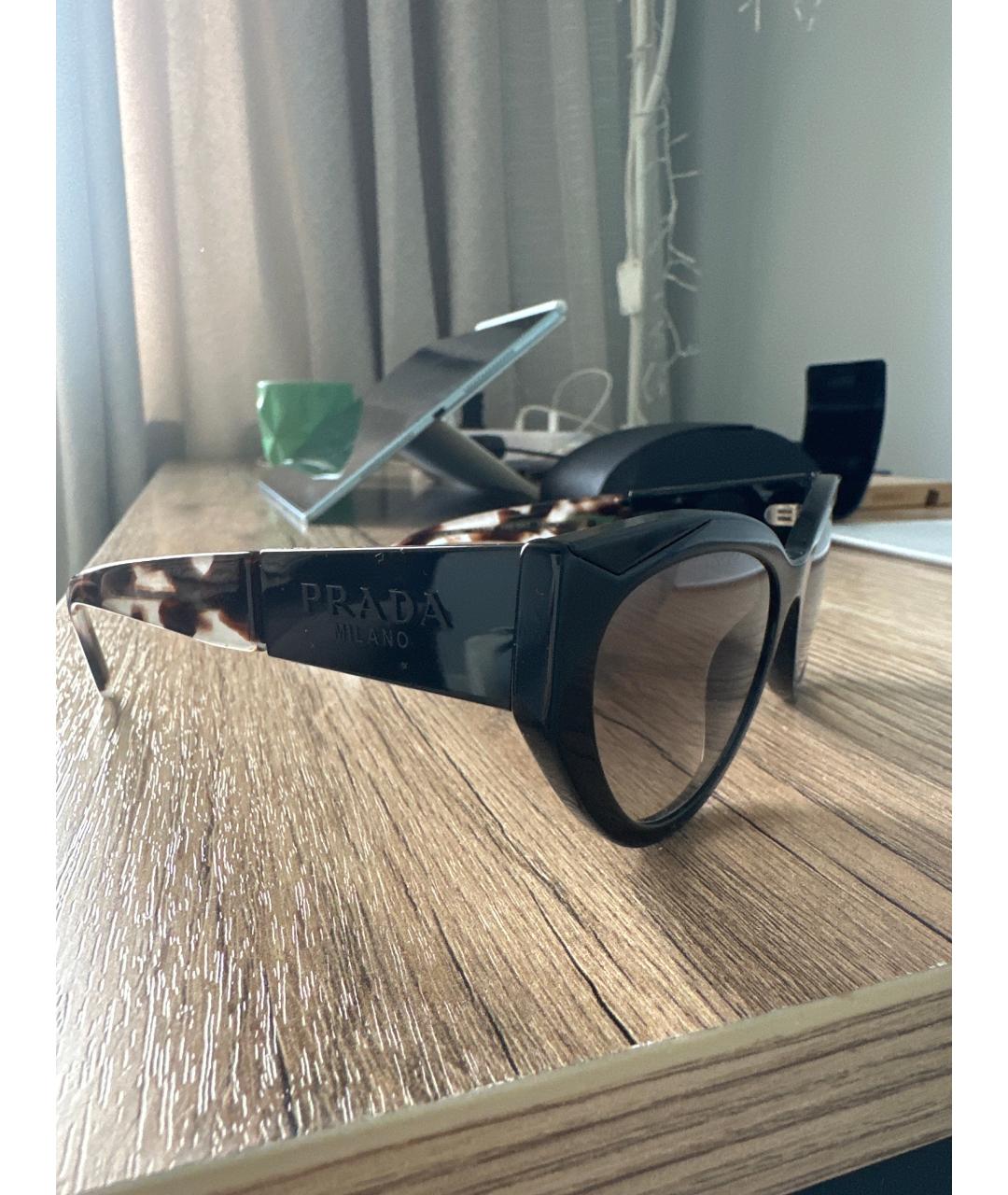 PRADA Черные пластиковые солнцезащитные очки, фото 3