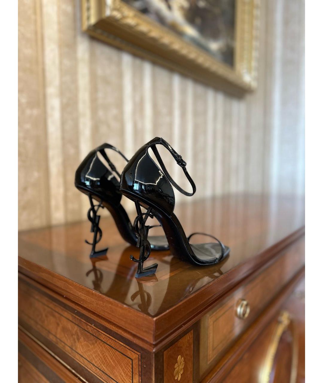 SAINT LAURENT Черные босоножки из лакированной кожи, фото 5