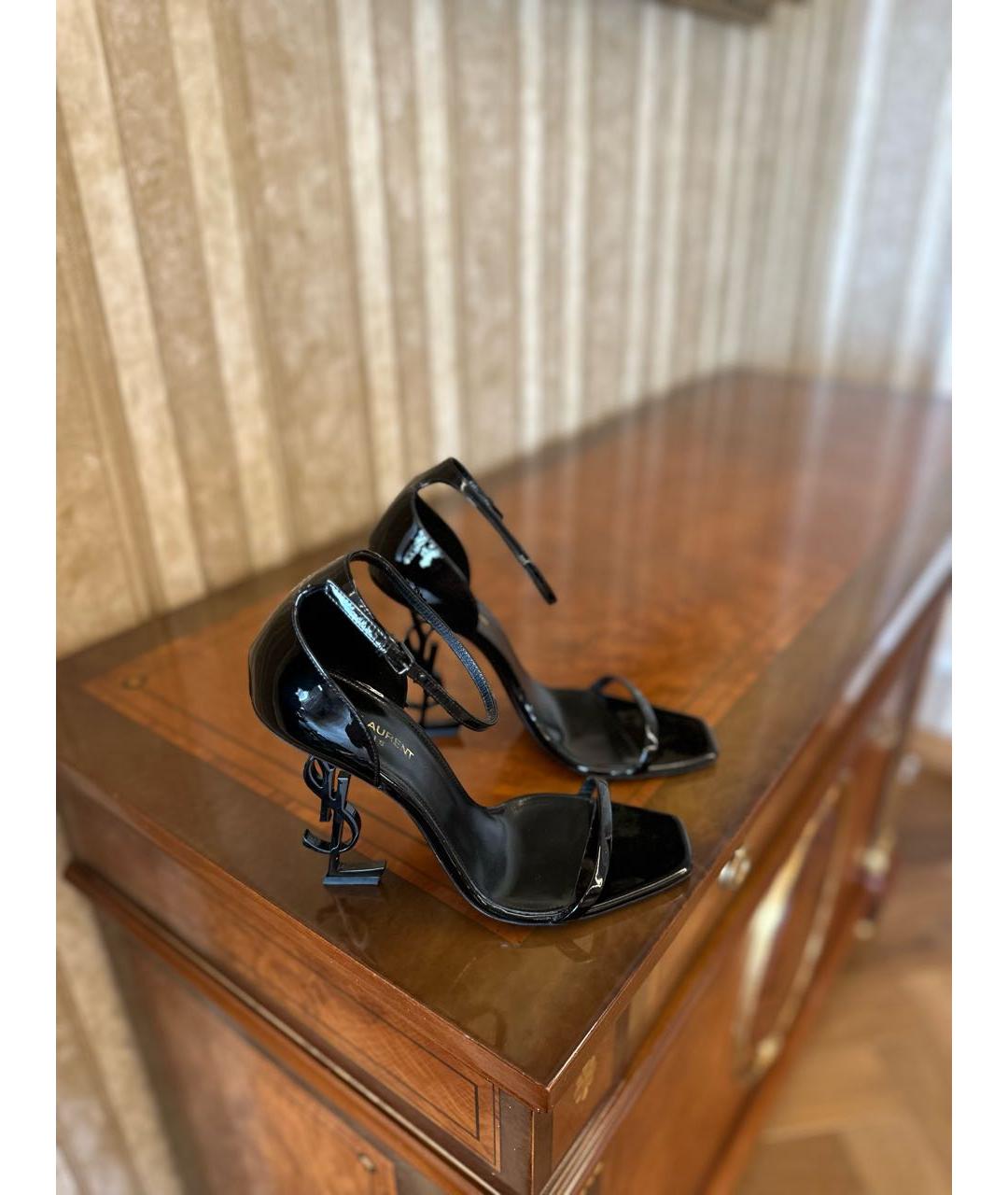SAINT LAURENT Черные босоножки из лакированной кожи, фото 6